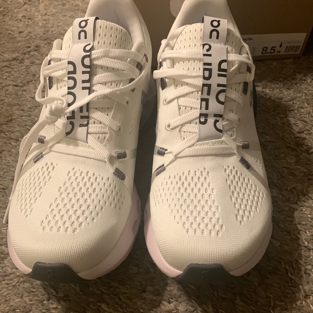 On Running Cloudsurfer Women’s 8.5 White/Forest